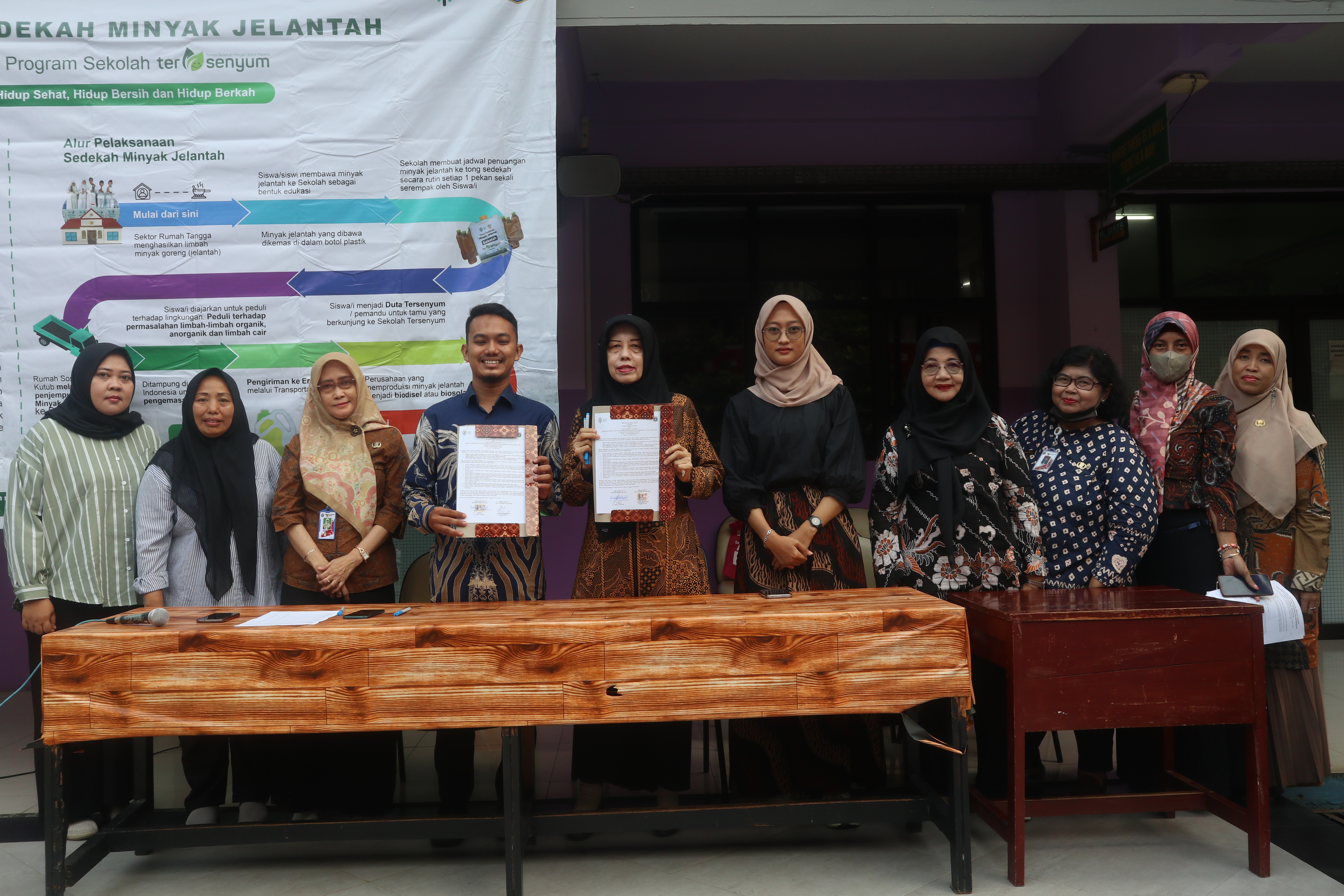 PROGRAM SEKOLAH TERSENYUM MENUJU ADIWIYATA TINGKAT NASIONAL SMAN 38 JAKARTA KOLABORASI DENGAN RUMAH SOSIAL KUTUB