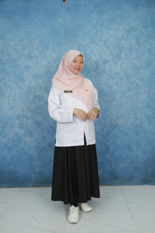 Seila Azmia, S.Pd. - Guru Matematika