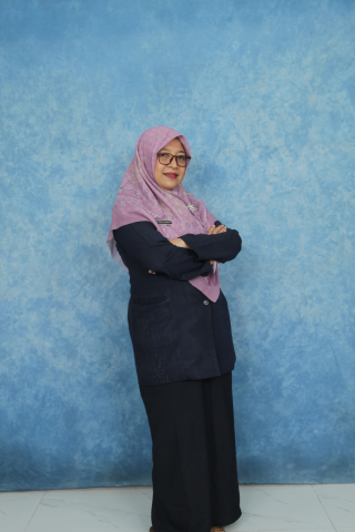 Dra. Hj. Indah Nursilowati M.Pd. - Guru Matematika
