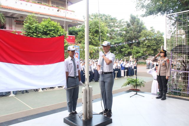 KEGIATAN UPACARA BENDERA
