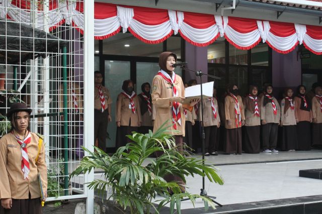 SMAN 38 JAKARTA RAYAKAN HARI PRAMUKA KE-63 DENGAN UPACARA BENDERA YANG MERIAH