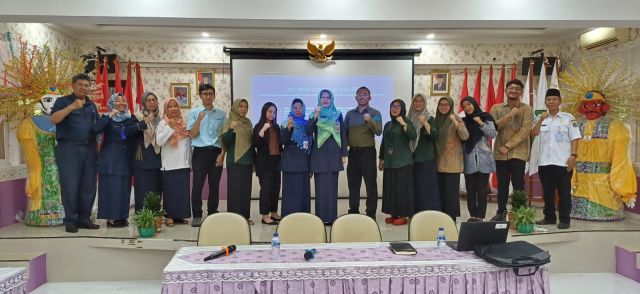 PENGIMBASAN DISIPLIN POSITIF KEPADA SEKOLAH  KOMUNITAS