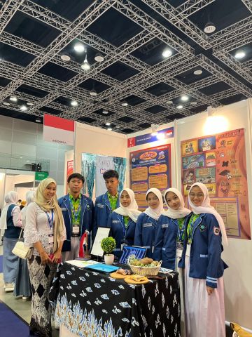 KEJUARAAN DI AJANG INTERNATIONAL WORLD YOUNG INVENTORS EXHIBITION WYIE